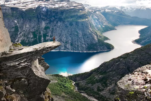 Trolltunga-_-Friluftsliv-_-Kajak